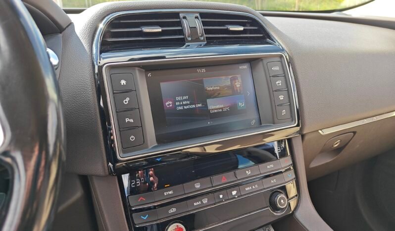 Jaguar F-Pace 2.0D 180 cv AWD Portfolio auto pieno