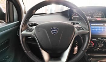 Lancia Ypsilon 1.0 Hybrid Gold Plus pieno
