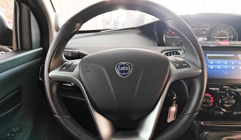 Lancia Ypsilon 1.0 Hybrid Gold Plus pieno