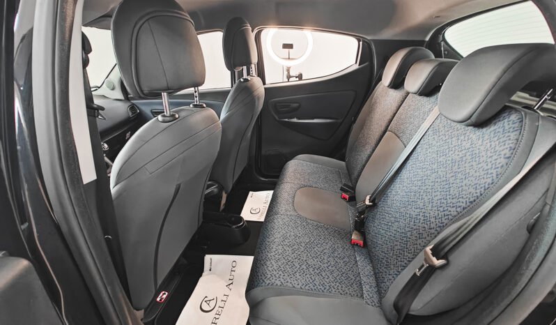 Lancia Ypsilon 1.0 Hybrid Gold Plus pieno