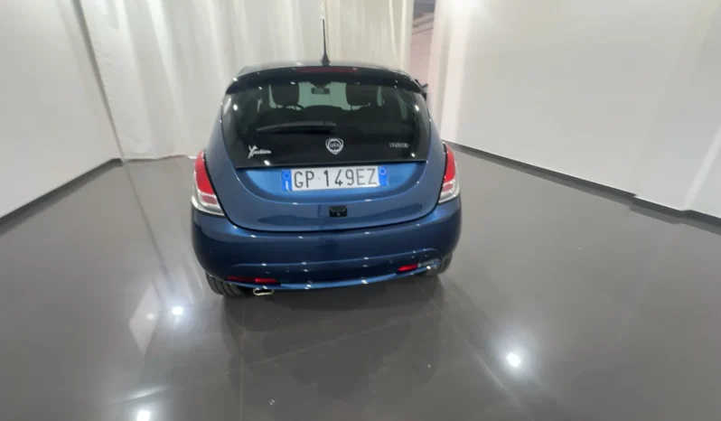Lancia Ypsilon 1.0 Hybrid Gold Plus pieno