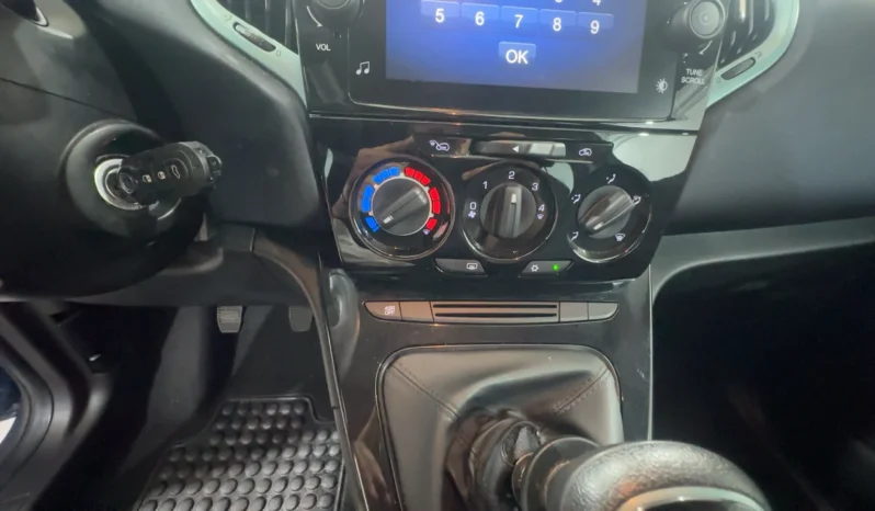 Lancia Ypsilon 1.0 Hybrid Gold Plus pieno