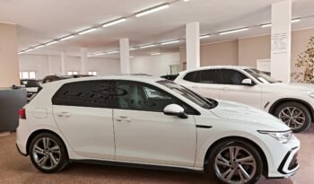 Volkswagen Golf 2.0 TDI 150 cv DSG R-Line pieno