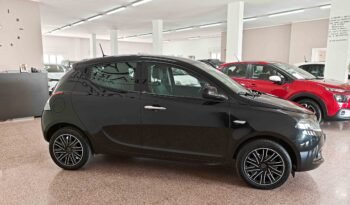 Lancia Ypsilon 1.0 Firefly Hybrid Platinum S&S pieno