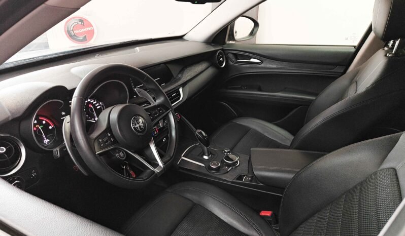 Alfa Romeo Stelvio 2.2 JTDm B-Tech 190 cv Q4 pieno