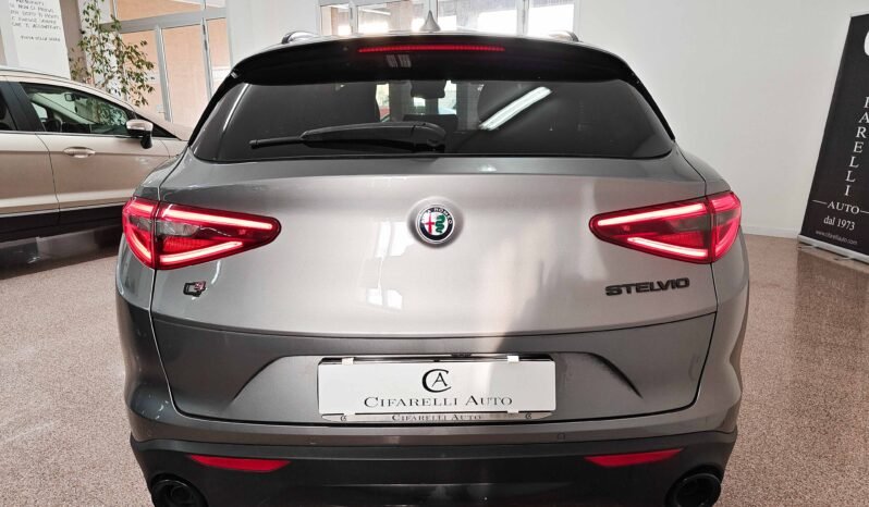 Alfa Romeo Stelvio 2.2 JTDm B-Tech 190 cv Q4 pieno