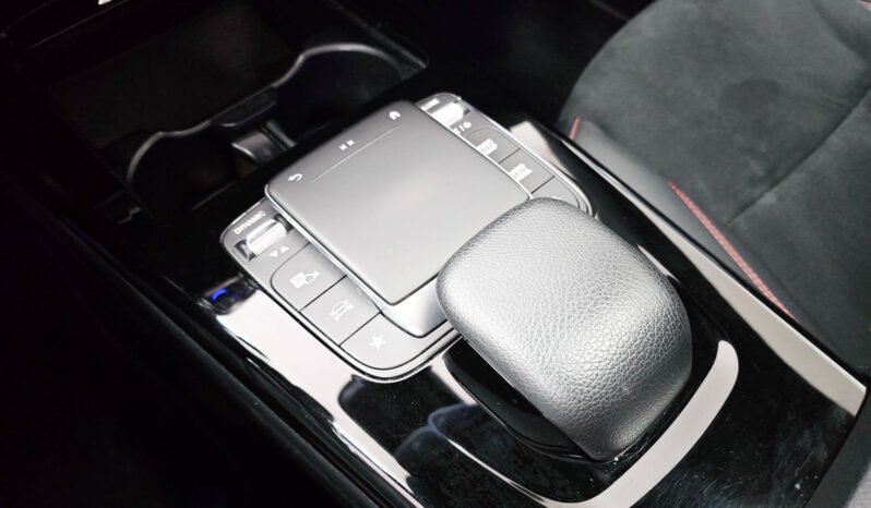 Mercedes-Benz CLA220d AMG 4-Matic 190 cv Black Edition pieno