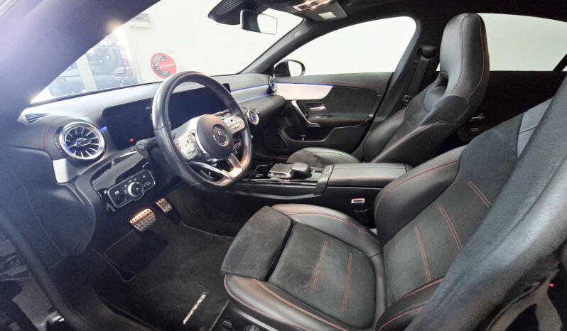 Mercedes-Benz CLA220d AMG 4-Matic 190 cv Black Edition pieno