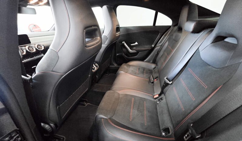 Mercedes-Benz CLA220d AMG 4-Matic 190 cv Black Edition pieno