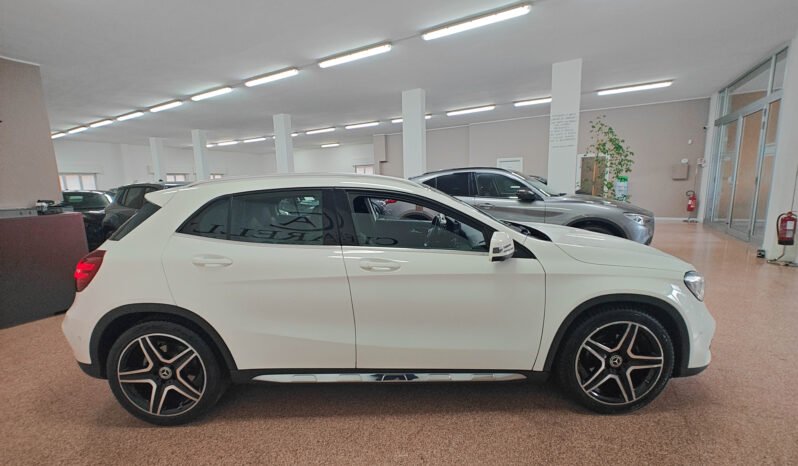 Mercedes-Benz GLA 200d AMG Premium pieno