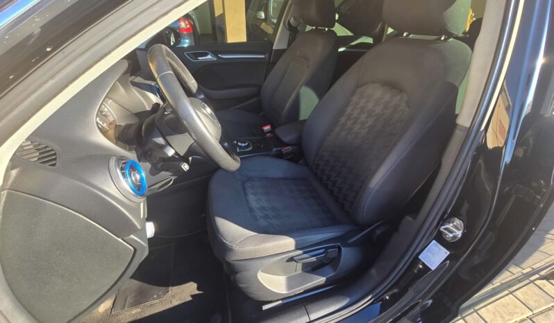 Audi A3 1.6 TDi 105 cv Ambition pieno